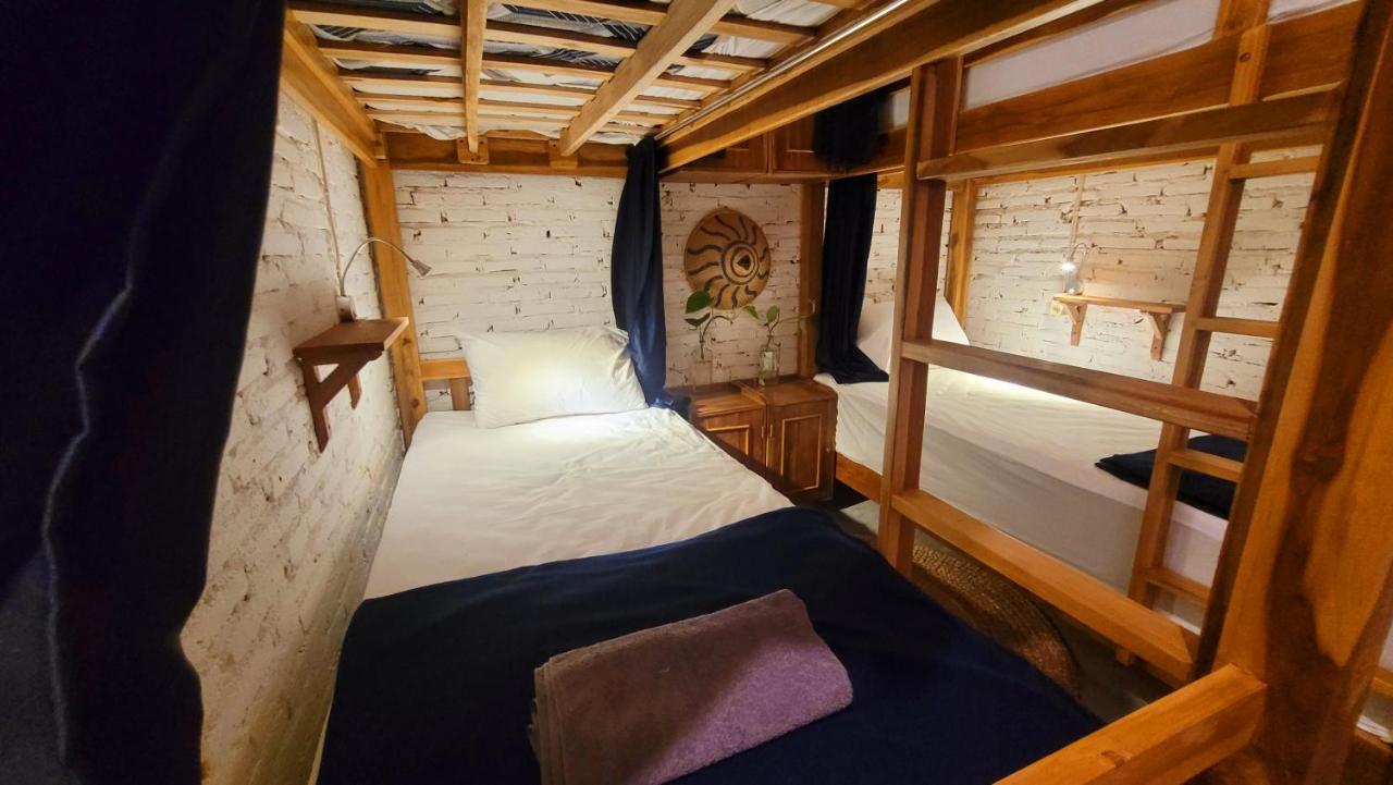 Al Kabron Inn Karimunjawa Buitenkant foto