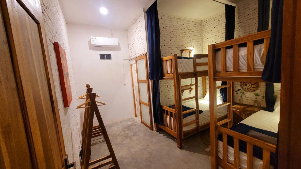 Al Kabron Inn Karimunjawa Buitenkant foto